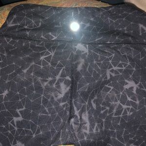 Sz 4 lululemon wunder under capris